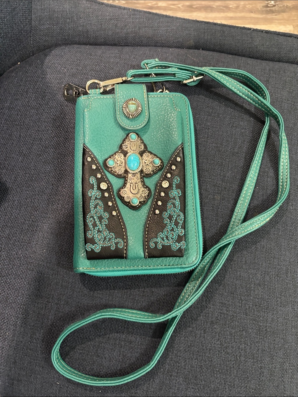 American Bling Turquoise Cross Accent Crossbody Wallet - Picture 2 of 9